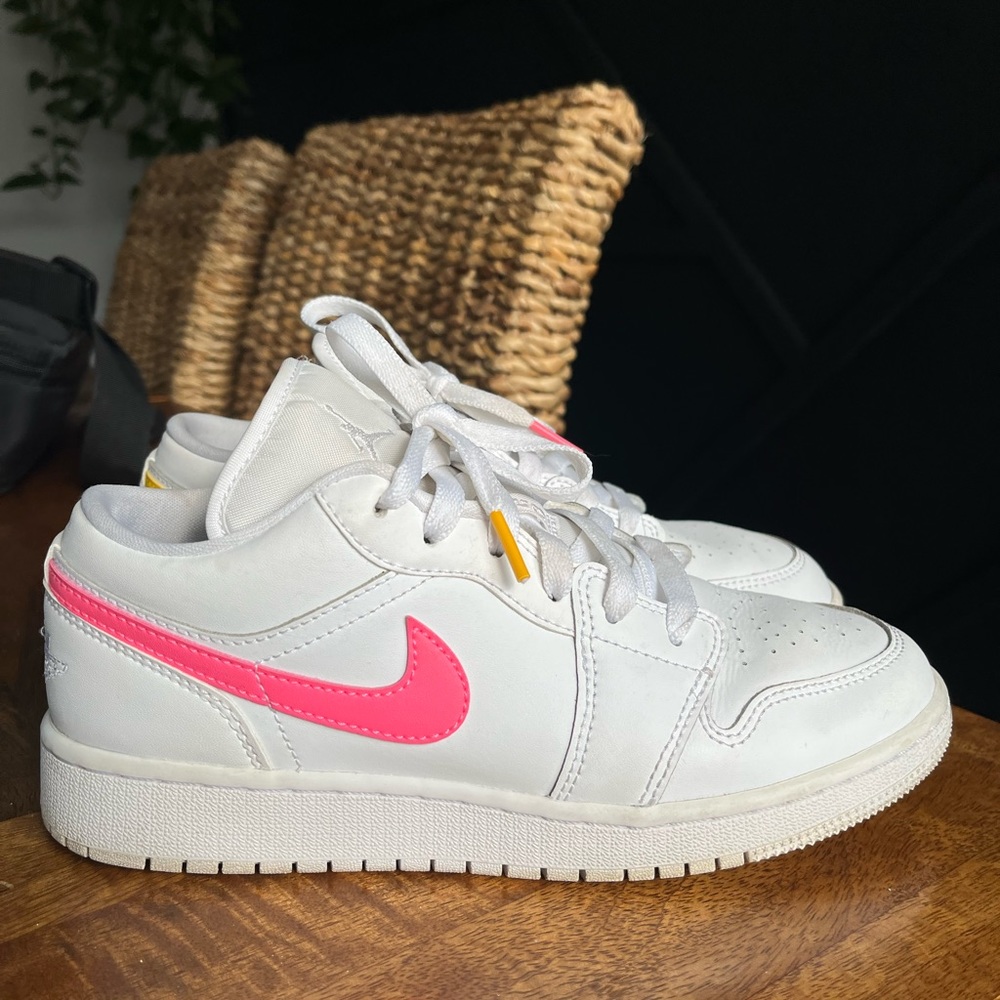 Air Jordan 1 Low GS 'White Neon'